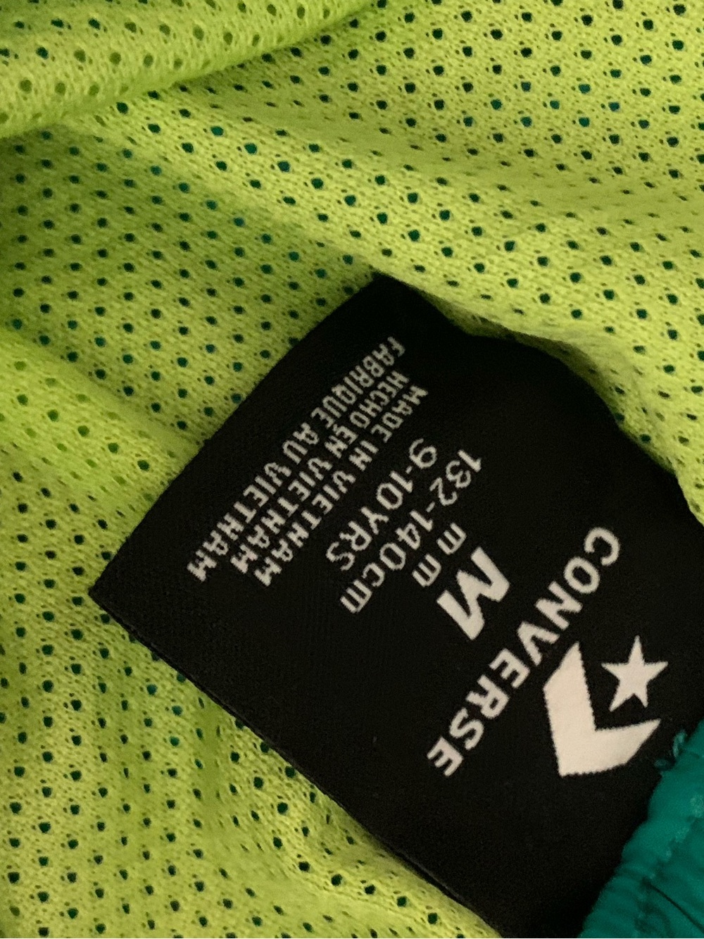 Converse NWT’s boy’s size medium (9-10 yrs) shorts (parachute like material) - Picture 4 of 6